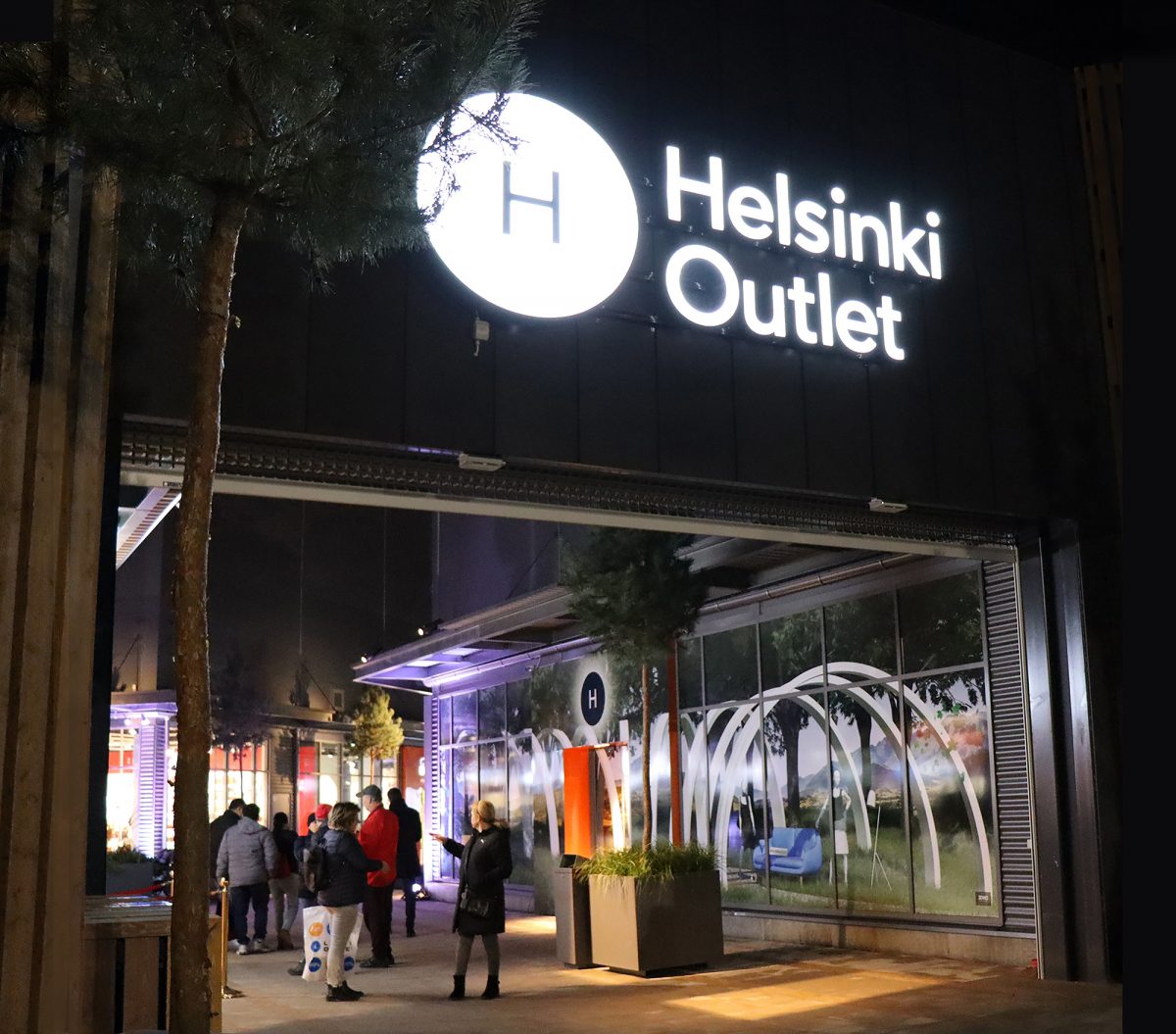 At the entrance to Helsinki Outlet